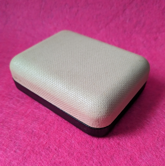 Wedgwood Jasperware Brooch - Vintage in Original Box - Picture 6 of 8